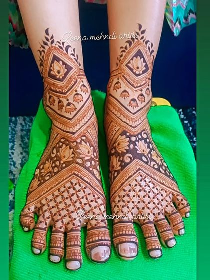 Elegant Foot Mehndi photo 5