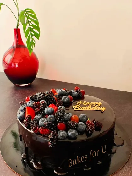 A rich, decadent chocolate cake with a glossy ganache finish. I topped this one with a beautiful assortment of fresh berries, including blueberries and mulberries, for a perfect balance of sweet and tart flavors.