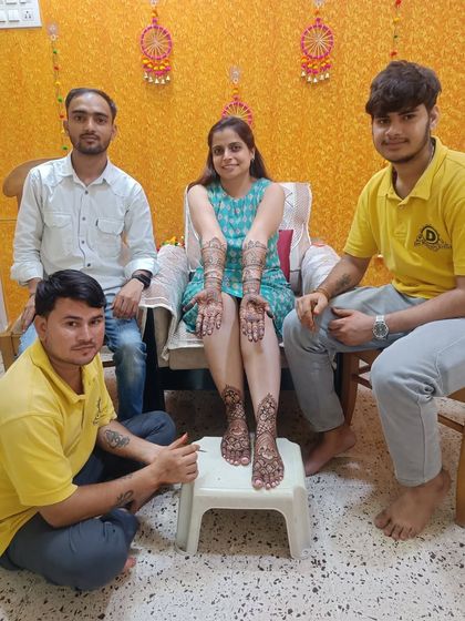 The full team with a happy bride after her mehndi session.