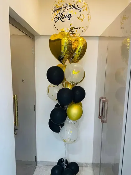 The perfect balloon bouquet for him. This arrangement for a 'King' uses a classic black and gold theme with foil hearts and a personalized confetti balloon for a royal celebration.