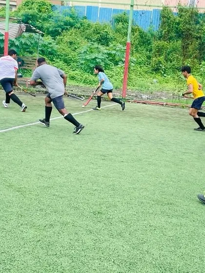 Players in action during a fast-paced practice game. Our sessions simulate real match conditions to prepare players for competition.