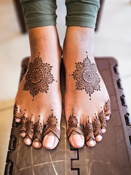 A simple yet elegant mandala design for the feet, perfect for any occasion.