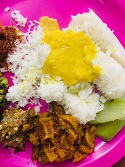 Another view of my lunch plate, showing how all the different items come together. A balanced Naga meal always has a mix of boiled, fried, and fresh items.