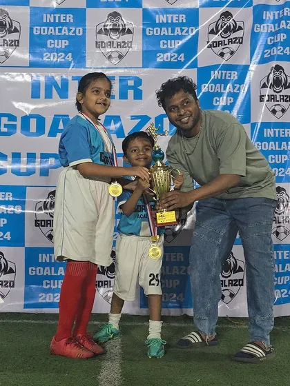 The next generation of stars. Our Under-8 winners and runners-up celebrating with their coach at the Inter Goalazo Cup.