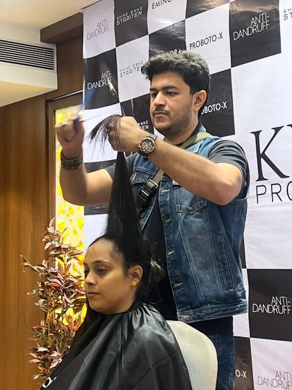 A shot from a live workshop in January 2024, demonstrating a precision cutting technique.