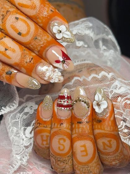 A closer look at the intricate details on this bridal set, including a miniature bow and a 'choora' inspired design.