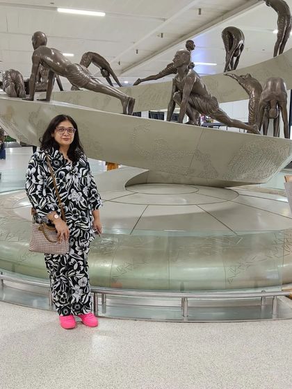 This client is rocking her airport look in my custom co-ord set. It's so stylish, you'll feel like a celebrity!