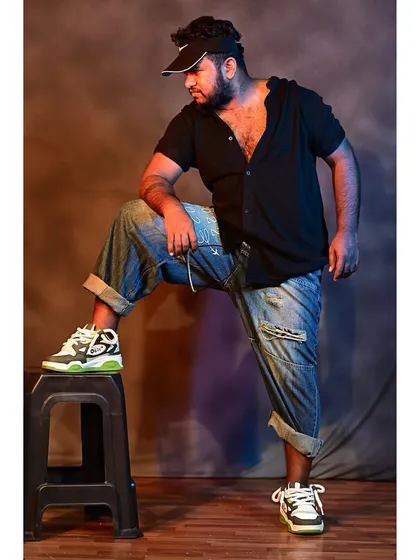It's all about the attitude you bring to the dance floor. This studio shot captures the confident, standout style that I infuse into every piece of choreography. 💫