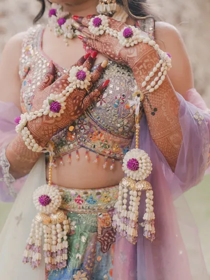 A detailed shot of a bride's hands adorned with our intricate hathphool.