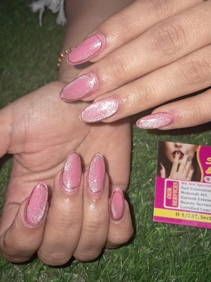 A lovely pink cat eye nail art design. The magnetic polish creates a beautiful shimmer that moves with the light, giving the nails a soft, velvety appearance.