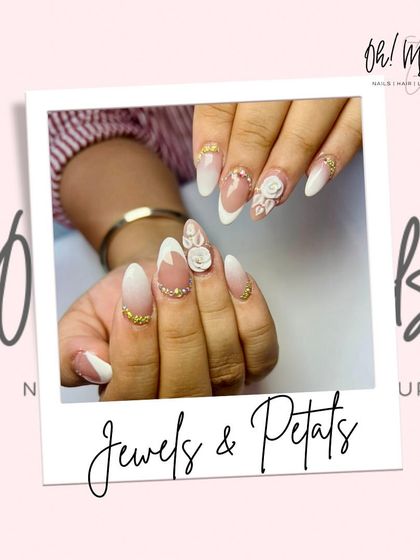 Jewels and petals combine for a look of pure elegance. This set features a soft white ombre base, adorned with 3D white roses and carefully placed gold crystals along the cuticle.