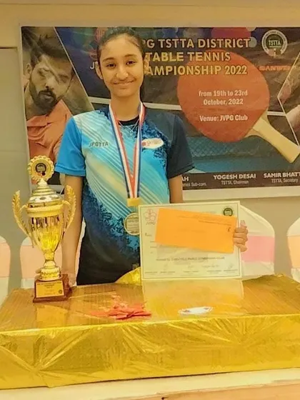 Vaishnavi Jaiswal with her runner-up trophy at the TSTTA district championship 2022, a proud moment for her and the academy.