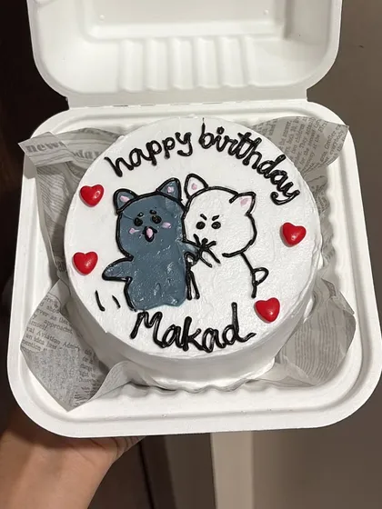 A playful bento cake design for a friend, featuring two cartoon bears and the fun nickname 'Makad'. Custom inside jokes are my favorite.