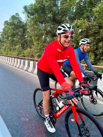 All smiles while riding. The joy of cycling is contagious.