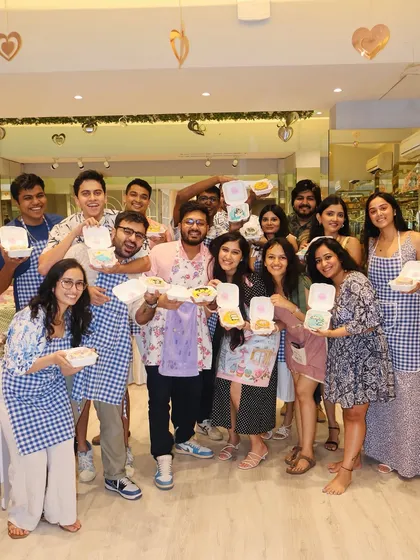 Nothing makes us happier than seeing a room full of people having fun at our Sip & Cake workshop. It’s the perfect, unique activity for a birthday party or a fun get-together with friends. Everyone gets to decorate and take home their own adorable cake.