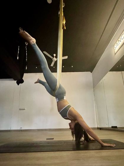 Working towards a more self-aware 2025. This supported downward dog variation with one leg lifted helps lengthen the spine and open the hips.