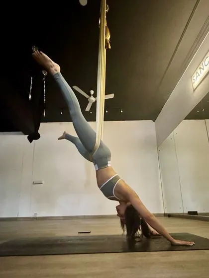 Working towards a more self-aware 2025. This supported downward dog variation with one leg lifted helps lengthen the spine and open the hips.