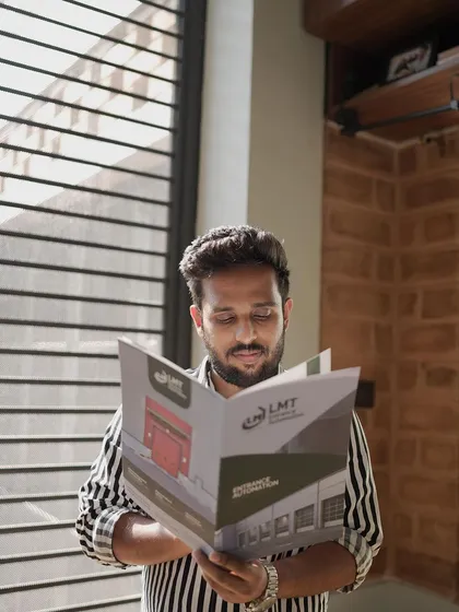 Salman Surfs reviewing our entrance automation brochure. He was particularly interested in our bioclimatic louvers and residential shutters.