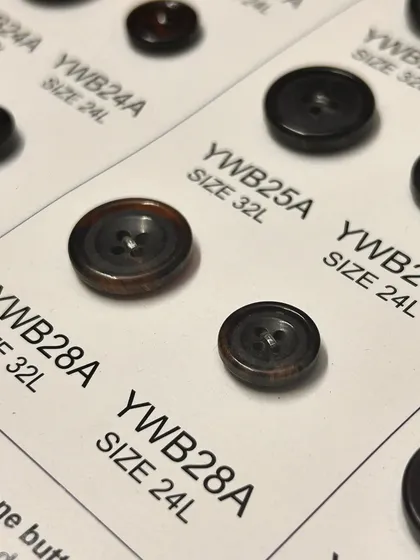 The right button can transform a garment. We offer a wide selection of high-quality buttons in various sizes and materials to perfectly match your chosen fabric and style.
