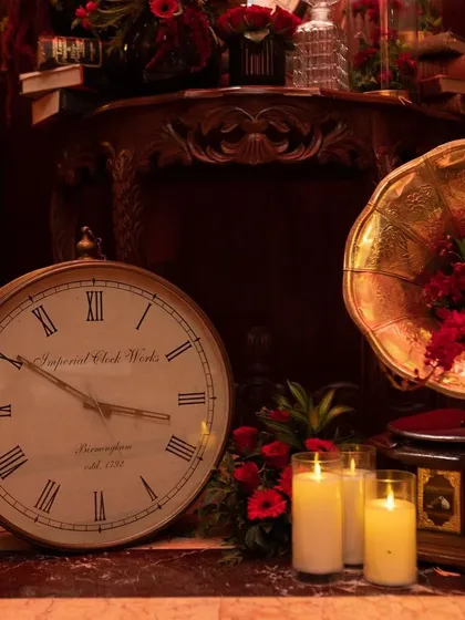 Another view of the vintage props, creating a nostalgic and romantic corner for guests.