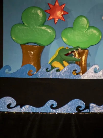 A dramatic moment as the crocodile shows his teeth. The expressive hand puppets make the story exciting and engaging for the audience.