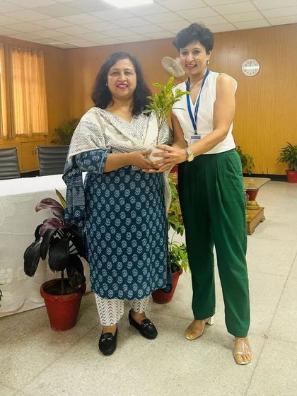 Receiving a token of appreciation after the session. I'm always grateful for the opportunity to share my passion.