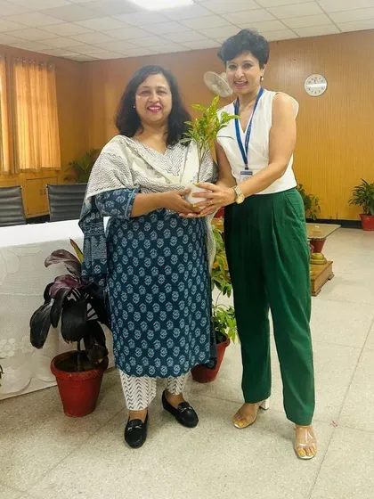 Receiving a token of appreciation after the workshop at Somerville School. It was a pleasure interacting with such an engaged audience.