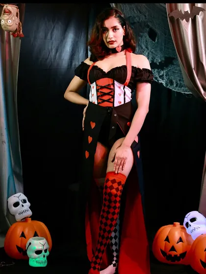 Off with their heads. Rule your Halloween party with this stunning Queen of Hearts costume. The detailed corset, dramatic skirt, and checkered stockings create a look that's both regal and menacing.