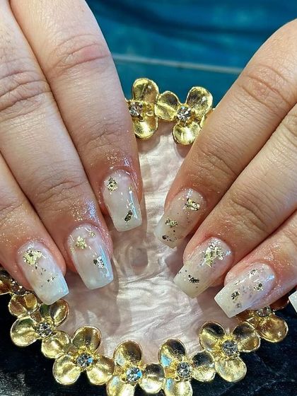 A beautiful and delicate set with a milky white base and suspended gold flakes, perfect for an elegant and understated celebratory look.