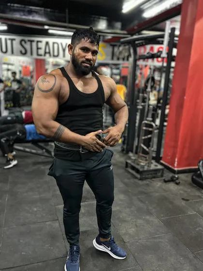 Monday motivation. A chest day pump, feeling strong and ready to take on the week.