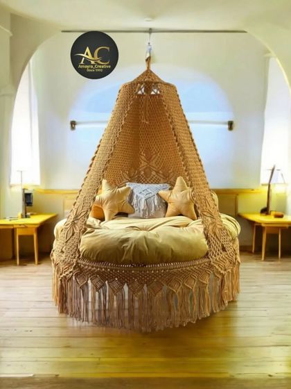 Make memories with your partner in a swing built for two. This spacious bed swing is perfect for creating a romantic and relaxing corner in your home.