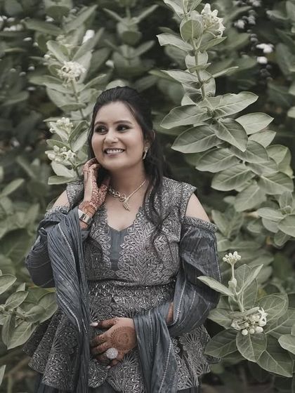 A lovely portrait of Sahana. Her smile is radiant, and the makeup is fresh and natural.