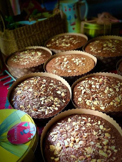 A table full of my rum plum and non-alcoholic plum cakes, ready to be packed. I offer them in whole wheat, gluten-free with millet flour, and even vegan versions.
