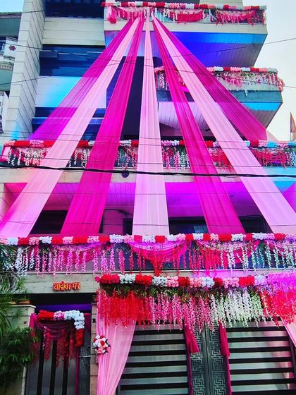 An elegant house decoration in shades of pink, beautifully illuminated by blue and pink lights for a sophisticated evening look.