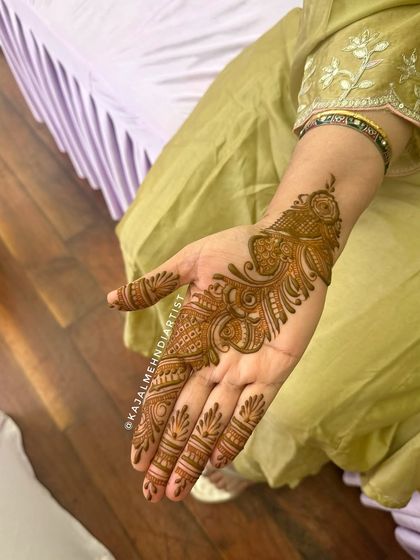 Elegant Party & Guest Henna photo 5