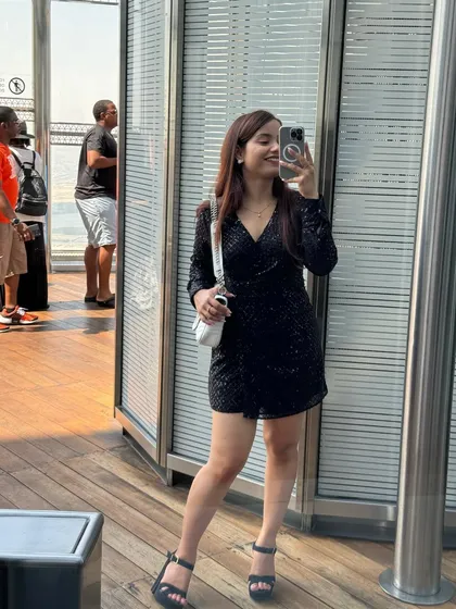A mirror selfie from my trip to Dubai.