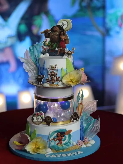 The stunning Moana cake with lights that I made for my loyal client's daughter. The cake was designed to be as adventurous and bright as Moana herself.