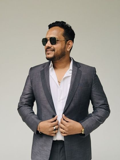 A classic grey suit that is perfect for business events or formal parties. Paired with a simple white shirt, this rental suit offers a timeless and professional look.