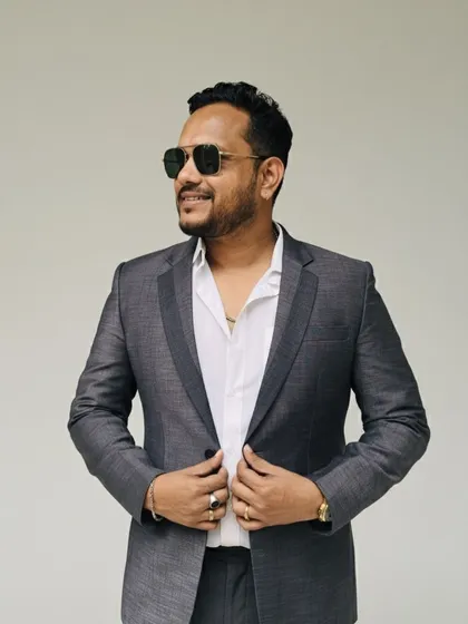 A classic grey suit that is perfect for business events or formal parties. Paired with a simple white shirt, this rental suit offers a timeless and professional look.