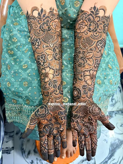 A full bridal design with a focus on symmetry and detail, ensuring both hands look perfectly matched.