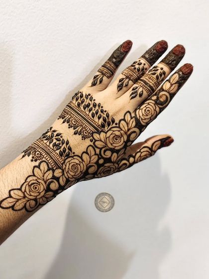 A delicate and beautiful rose vine design. This pattern flows gracefully along the side of the hand and is perfect for someone who wants an elegant and modern henna look.