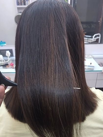 Another angle of the finished Kerashine and highlights treatment. This view showcases the sleekness and the perfect integration of the lighter strands into the base colour.