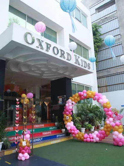The entrance of Oxford Kids decorated for a Barbie party.