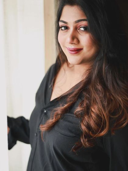 A candid-style portrait that shows off the soft, romantic feel of this hair and makeup combination. It's glamorous yet feels natural and approachable.