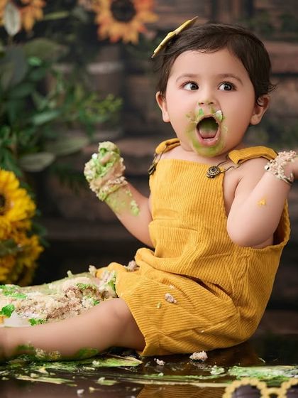A dynamic action shot from a cake smash session. We work quickly to freeze these fleeting moments of pure, uninhibited fun.