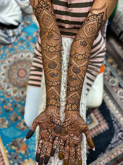 Another full view of this gorgeous engagement mehendi.