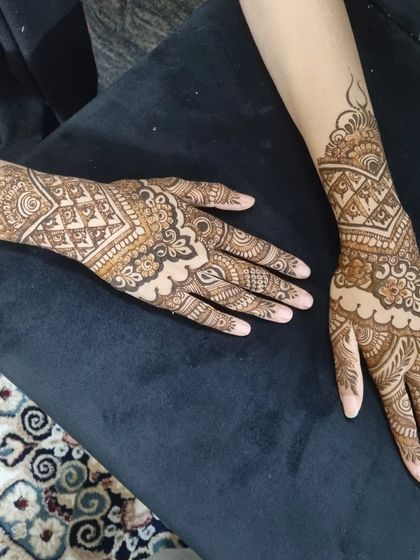 A beautiful design for a young client. This shows my ability to adapt complex patterns to fit smaller hands while maintaining all the beautiful details.