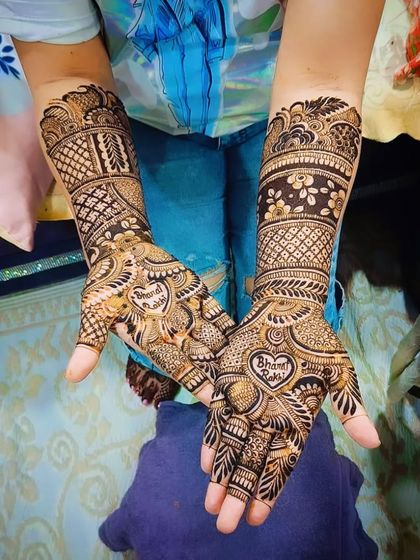 A full top-down view of the 'Bharat Rakhi' design.