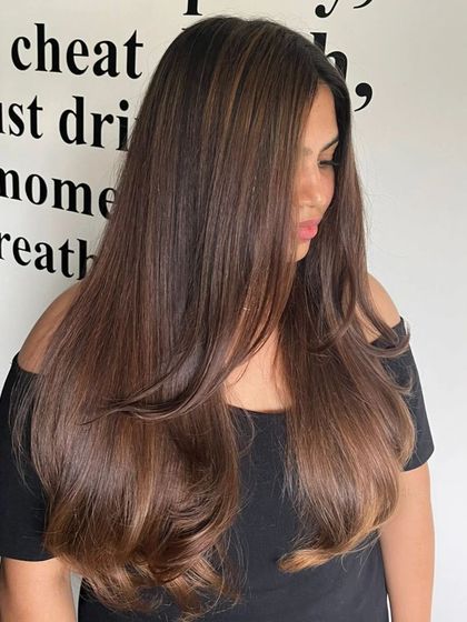 Embracing the artistry of balayage with this smooth, straight style that shows off the color blend.