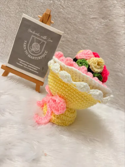 The reversible doll shown from the side in its bouquet form. The yellow base and scalloped white edge create a charming basket for the colorful flowers inside.